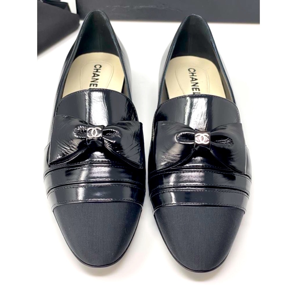CHANEL black patent  leather bow loafers flats EURO 41C / USA 11C - Picture 4 of 14